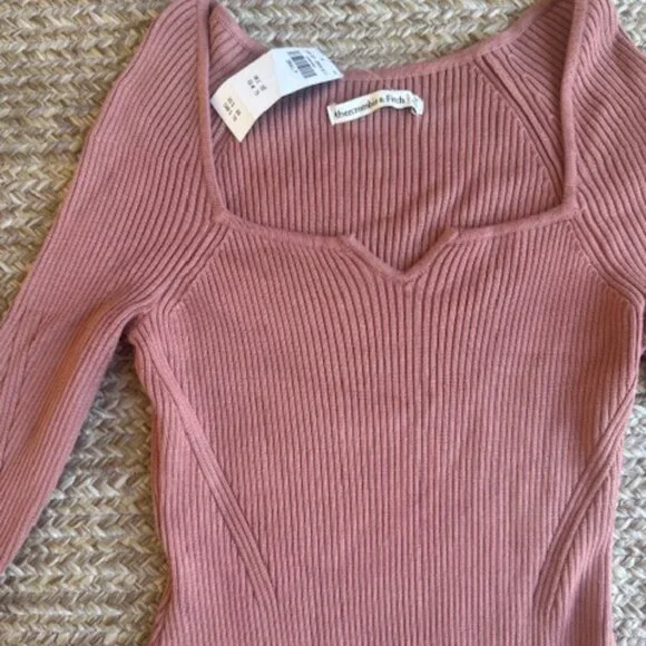 NWT Abercrombie & Fitch Ribbed Mauve Knit Dress - Small - Picture 2 of 4